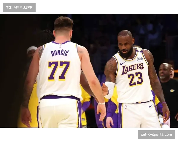 战术述评:从G5看,小牛队加强了对禁区纵深的保护,限制了詹姆斯的上篮效率 战术述评:从G5看,小牛队加强了对禁区纵深的保护,限制了詹姆斯的上篮效率